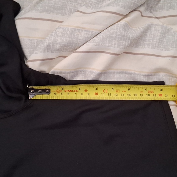 Under Armour gym shorts, size small - Picture 5 of 5